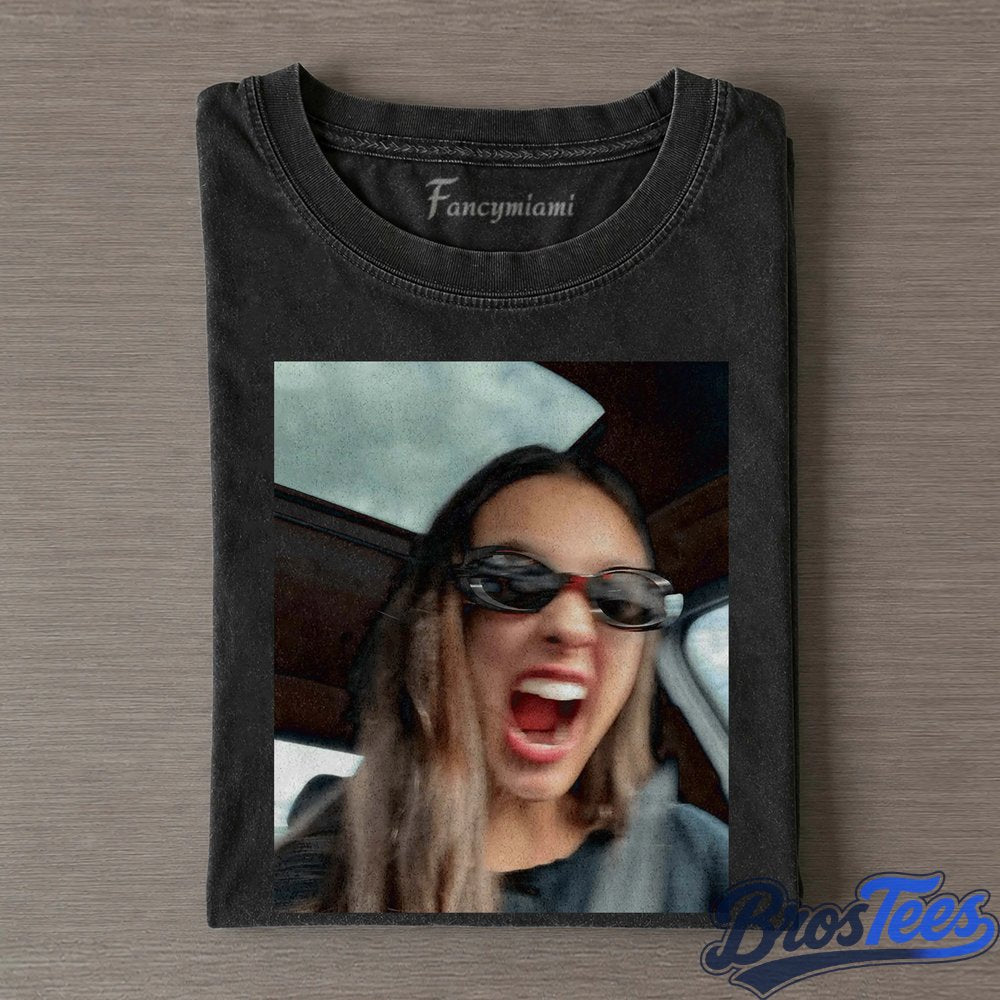 Olivia Rodrigo Laughing Car Selfie Tee