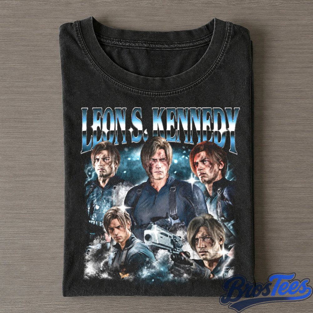 Resident Evil Leon Kennedy and Chris Redfield Smoking on a Couch Tee
